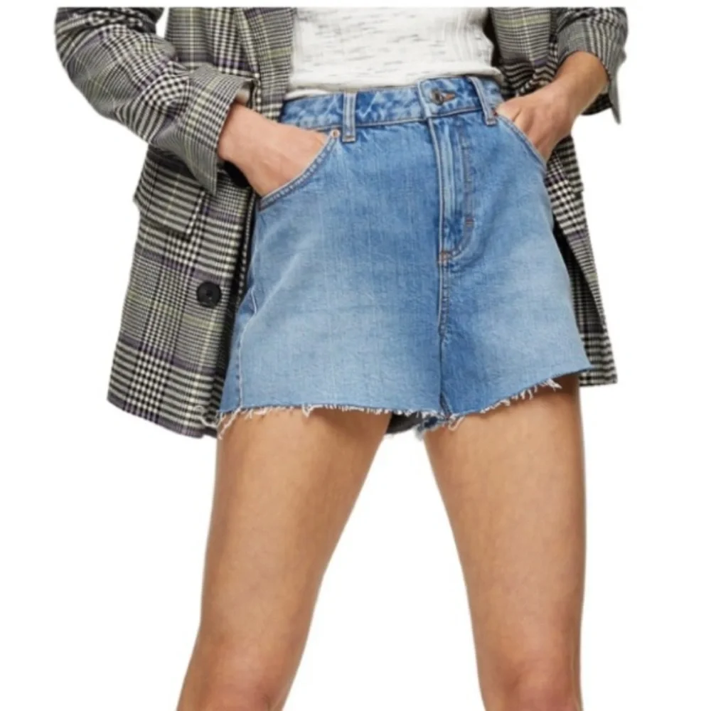 Topshop Cutoff Denim High Waisted Light Blue Raw Hem Mom Shorts - Like New!